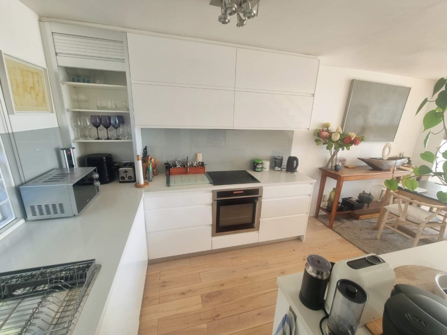 To Let 2 Bedroom Property for Rent in Green Point Western Cape